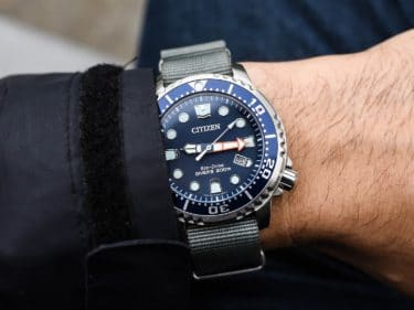 Watches for men: Navy timepieces that look elegant and stylish