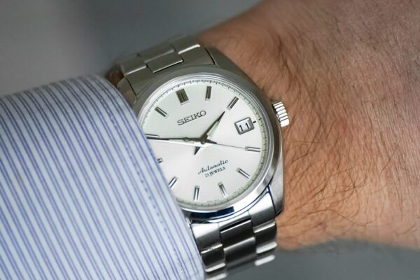 Hands-On Reviewed Watches That Pair Well With a T-Shirt and a Button-Down