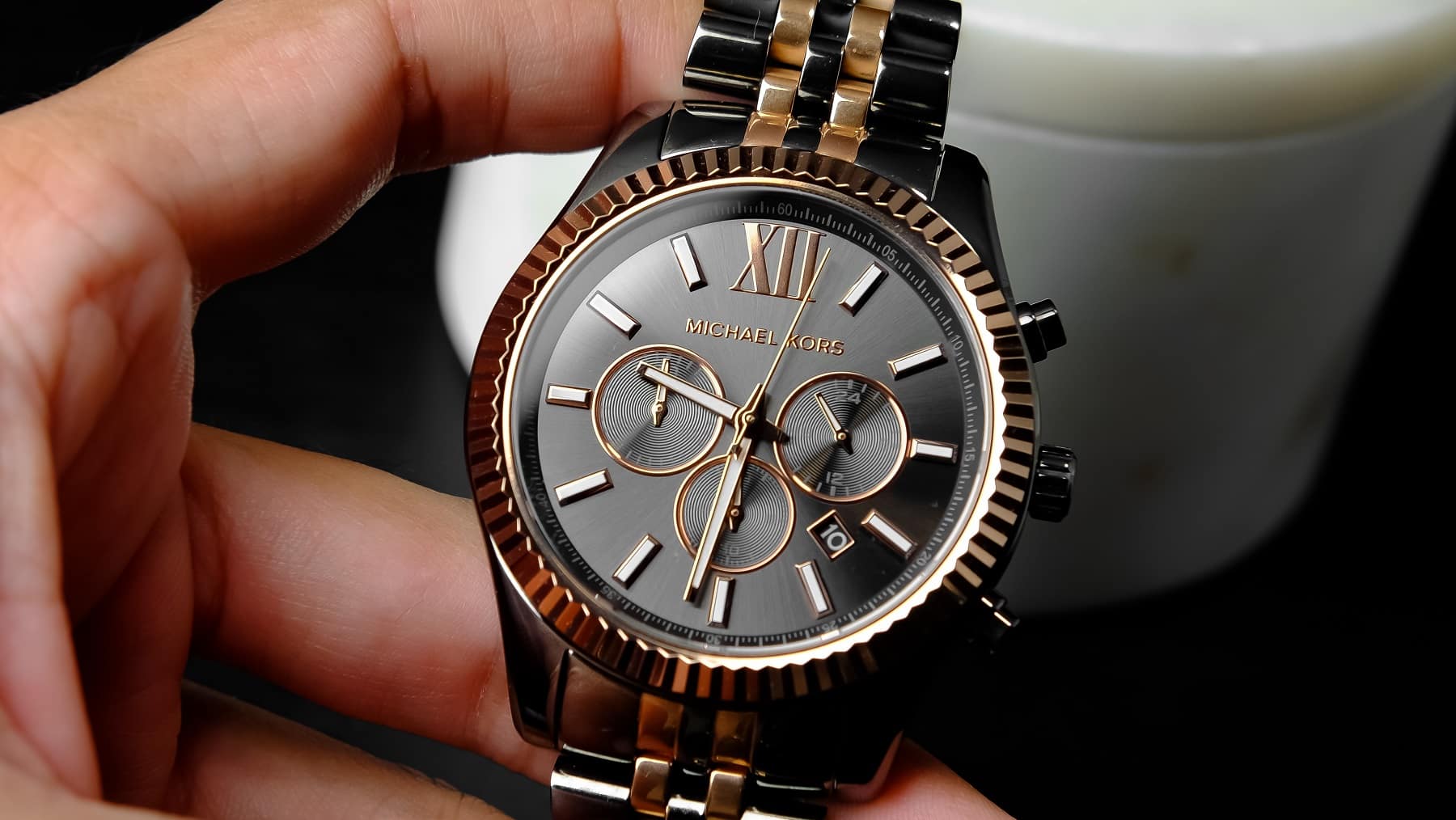 Smartwatch fossil vs store michael kors watch