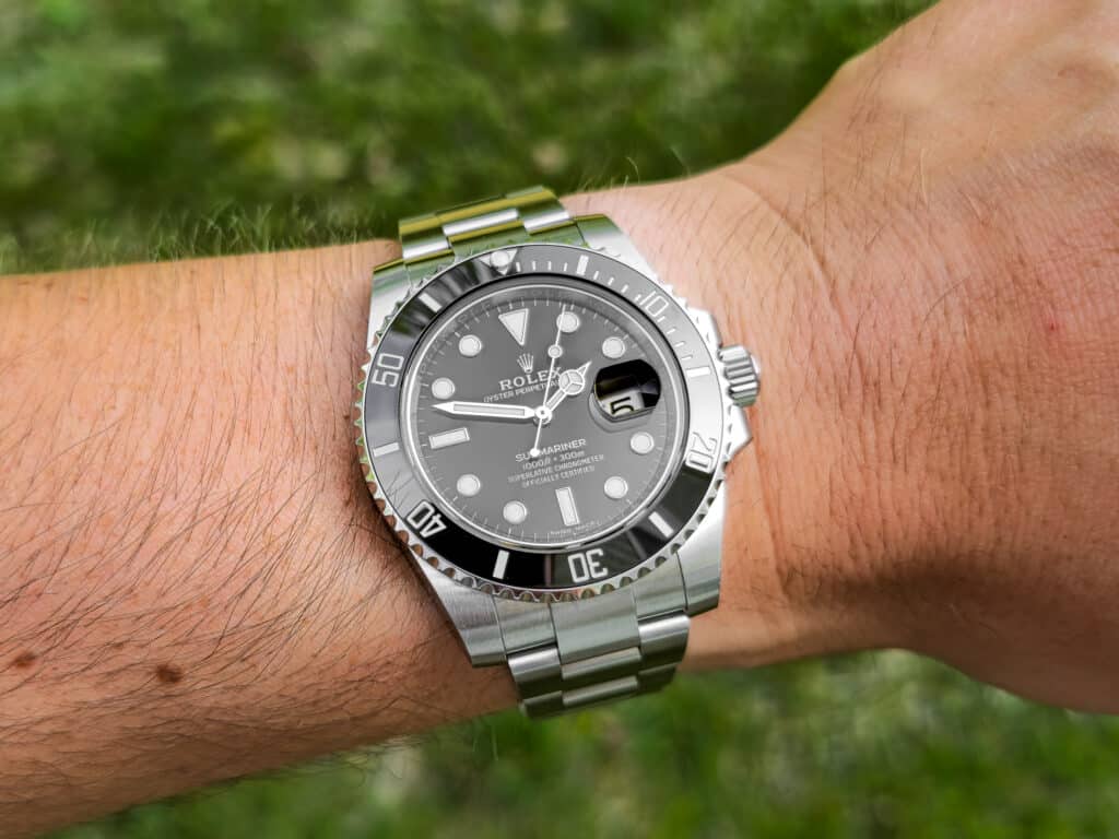 Let's simply LOOK at the Rolex Submariner Date green dial and