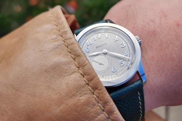 11 Dress Watches Under $1k We Reviewed That Impressed Us
